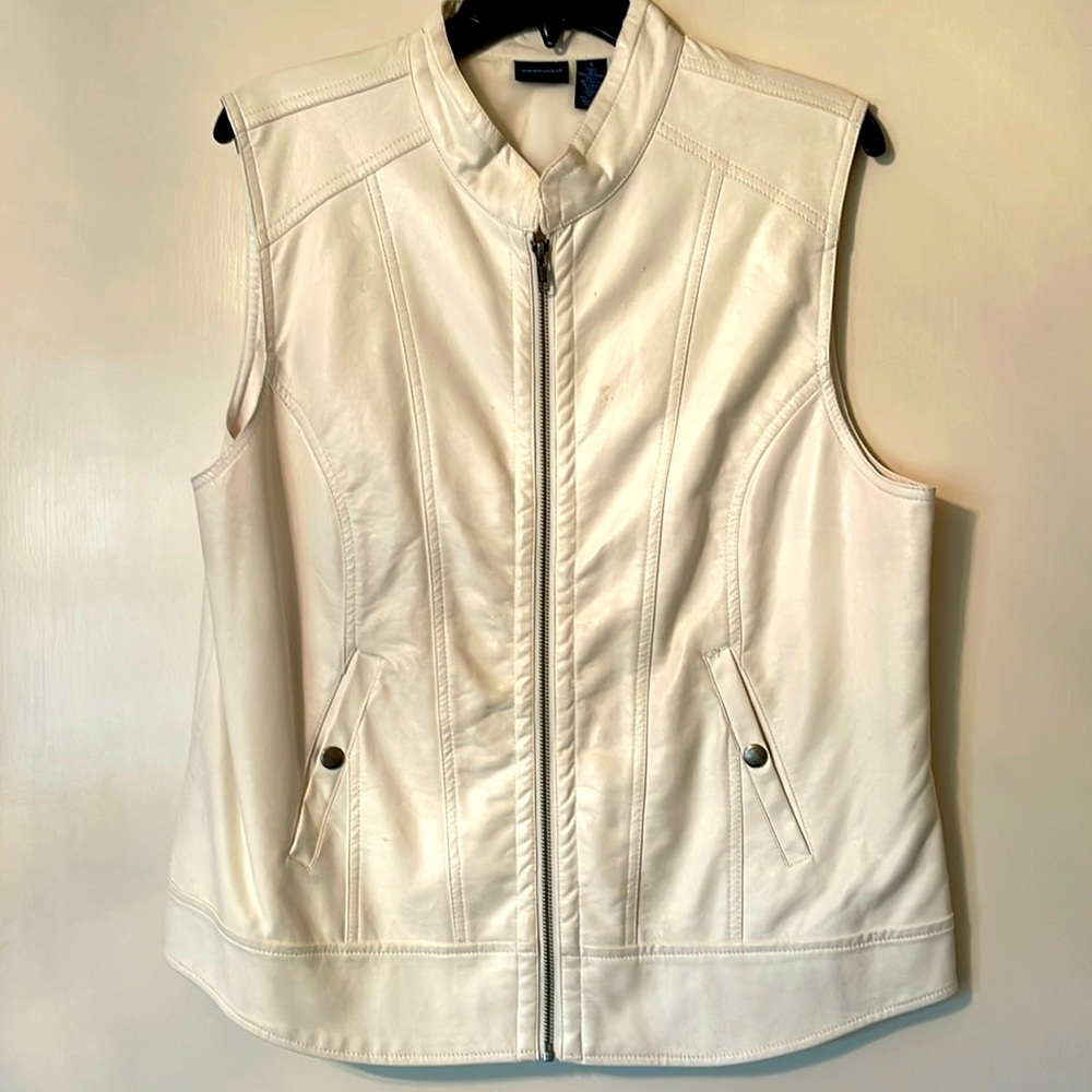 Bright white fake leather (polyurethane) zip front vest. Size L Lined